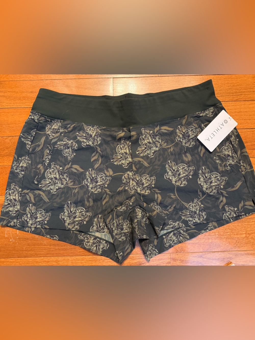 Athleta Green Floral-Print Women’s Athletic Shorts brand new size 18